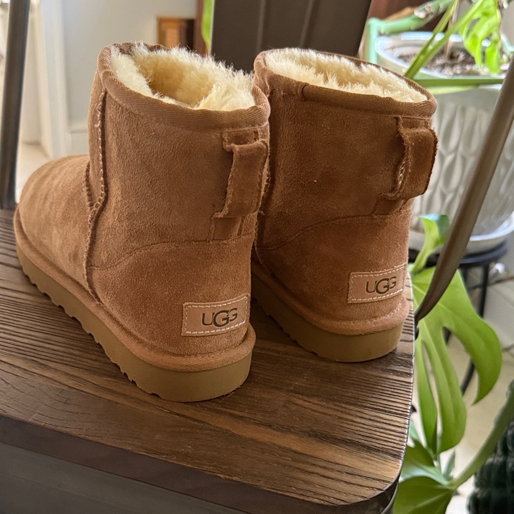 UGG Women’s Classic Mini II